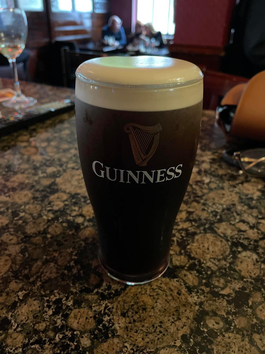 A lovely pour at Brennans Bar in Belfast. 

#Guinness #Belfast #belfasthour