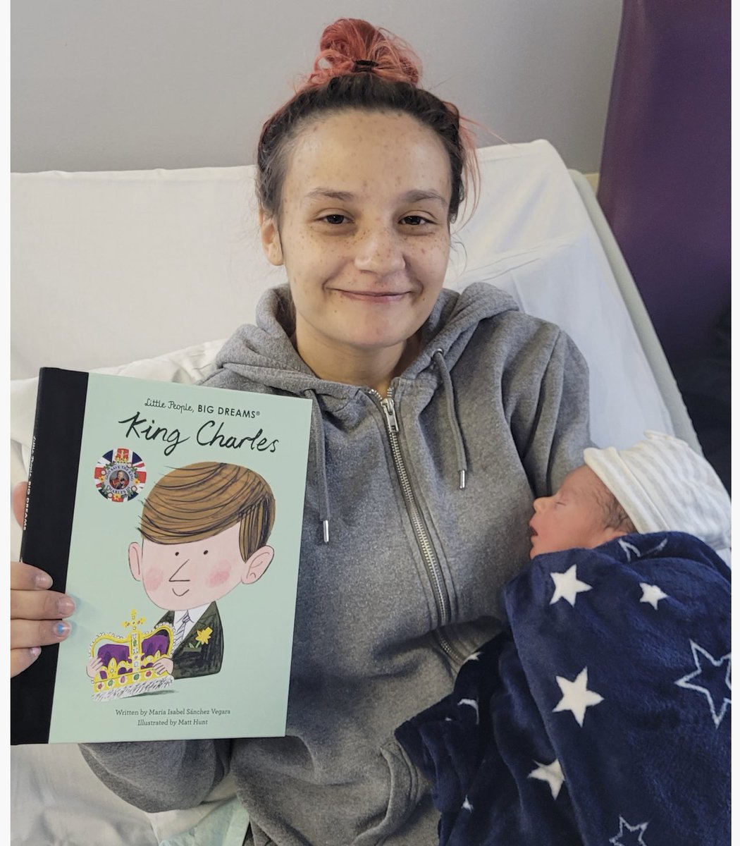 @RoyalFamily as the day draws to a close @WalsallHcareNHS maternity we present one of our little “Kings for the day” fast a sleep & dreaming big (mother has given consent to use photo😊) @local_maternity @MvpWalsall @charlec17 @AqeelaHam @vpickford21 @TrishaSRM @JulieNewton8 😍