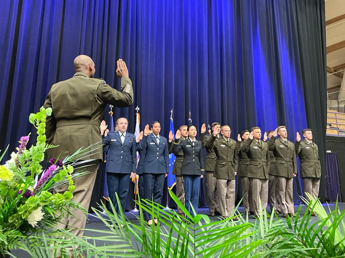 I_Corps's tweet image. #ICorps commander challenges the newest @USArmy and @USAirForce Lieutenants to continue to tell their stories at the @UPortland #ROTC commissioning ceremony.