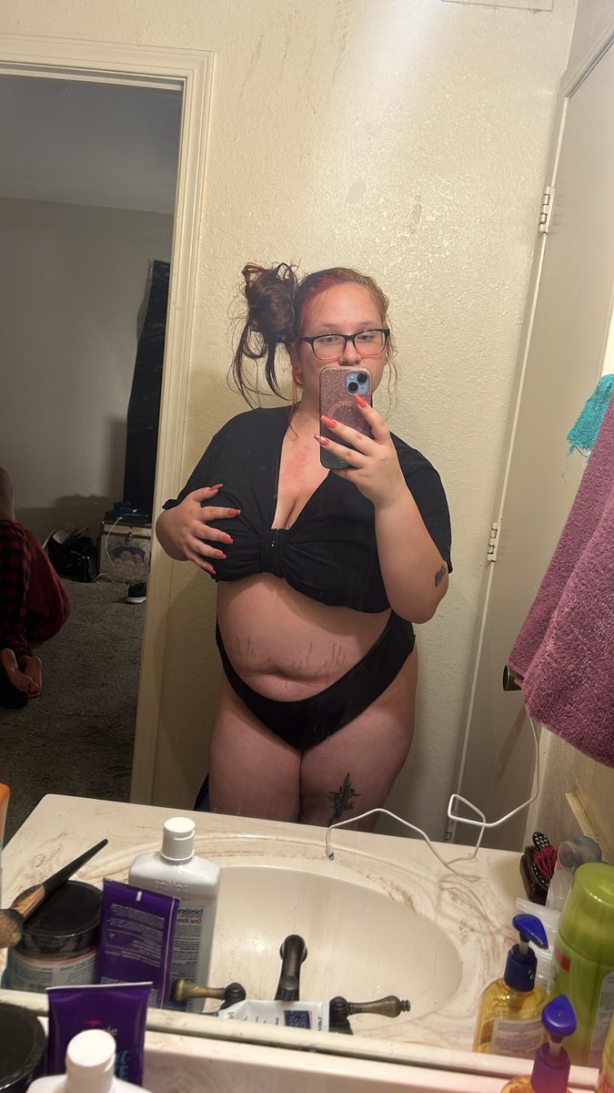 bigtitkayla's tweet photo. 5 vids for 25$ , all for at least 7 mins each😩👀girl on girl content , pussy licking , doggy style 💦wouldn’t wanna miss it😏#sellingcontent #cheapcontent #bigtitsmomِ https://t.co/XUixo81zRC