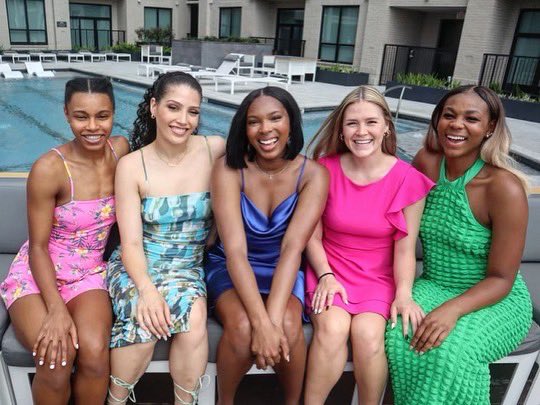RiceWBB's tweet photo. The Class of 2023 is glowing 🤩
Congratulations, we are so proud of you!!🎓 https://t.co/nvcPLxAME9