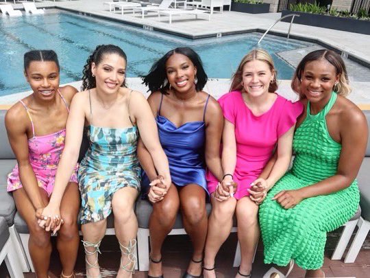 RiceWBB's tweet photo. The Class of 2023 is glowing 🤩
Congratulations, we are so proud of you!!🎓 https://t.co/nvcPLxAME9