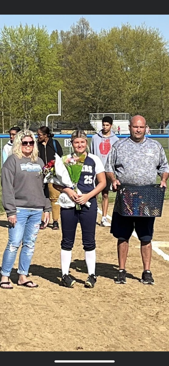 BigE7171's tweet photo. Last night was Senior night for @_zoenoel_ Wow how the years have flown! @tori_noel123 and I are extremely proud of you! Keep up the great work… https://t.co/mTA3hLJiNI