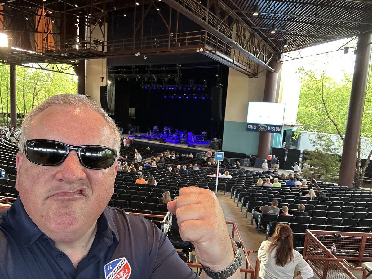 cincygreghoodin's tweet photo. Getting close to showtime @riverbendpnc @BillyIdol #idollive #springincincy #SaturdayVibes #saturdaynight https://t.co/BfuaFfHCQB