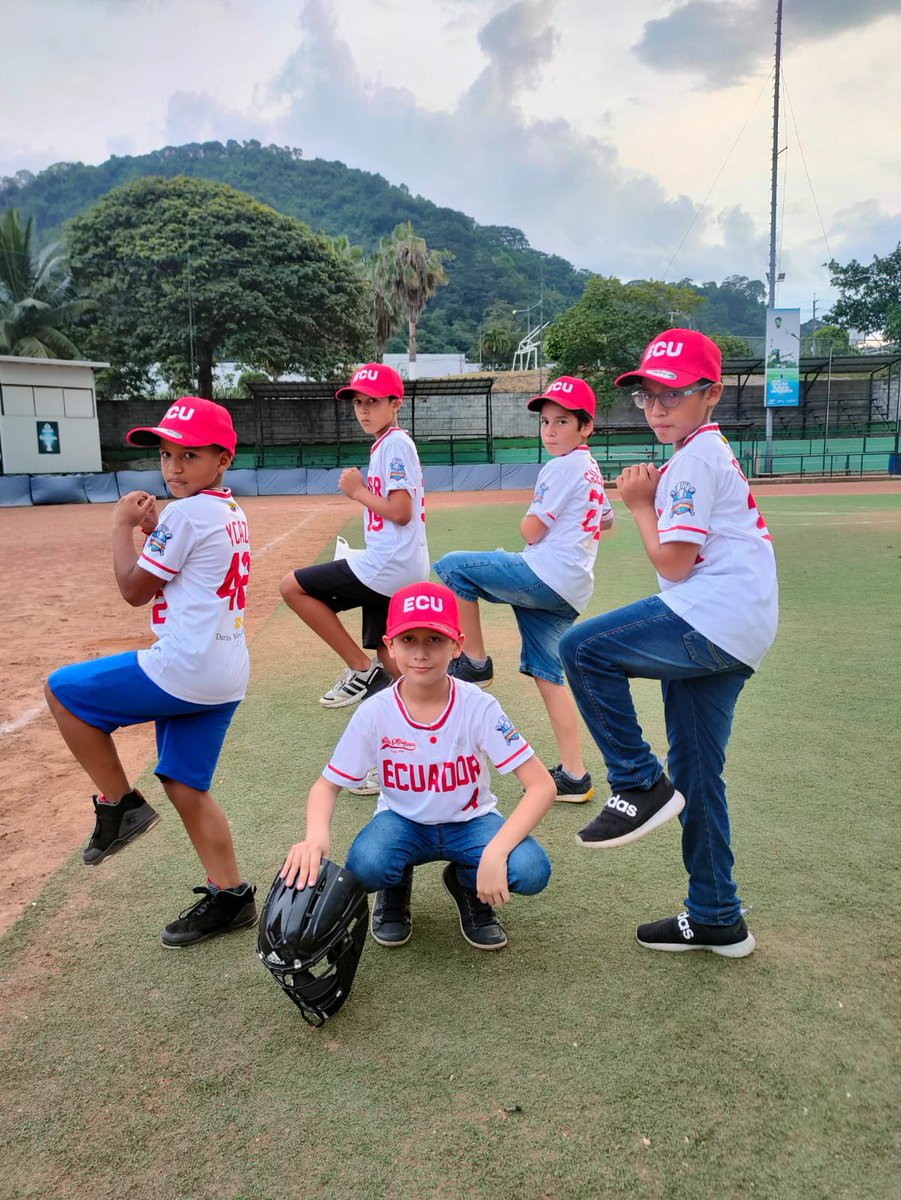 5 representantes del <a href="/CSEmelec/">Club Sport Emelec</a> #Beisbol nos representarán siendo parte de la selección del Ecuador de la Liga Miraflores categoría U11 que jugarán en el torneo #PonyLeague a desarrollarse en Honduras, clasificatorio al Mundial en #USA. Éxitos campeones
