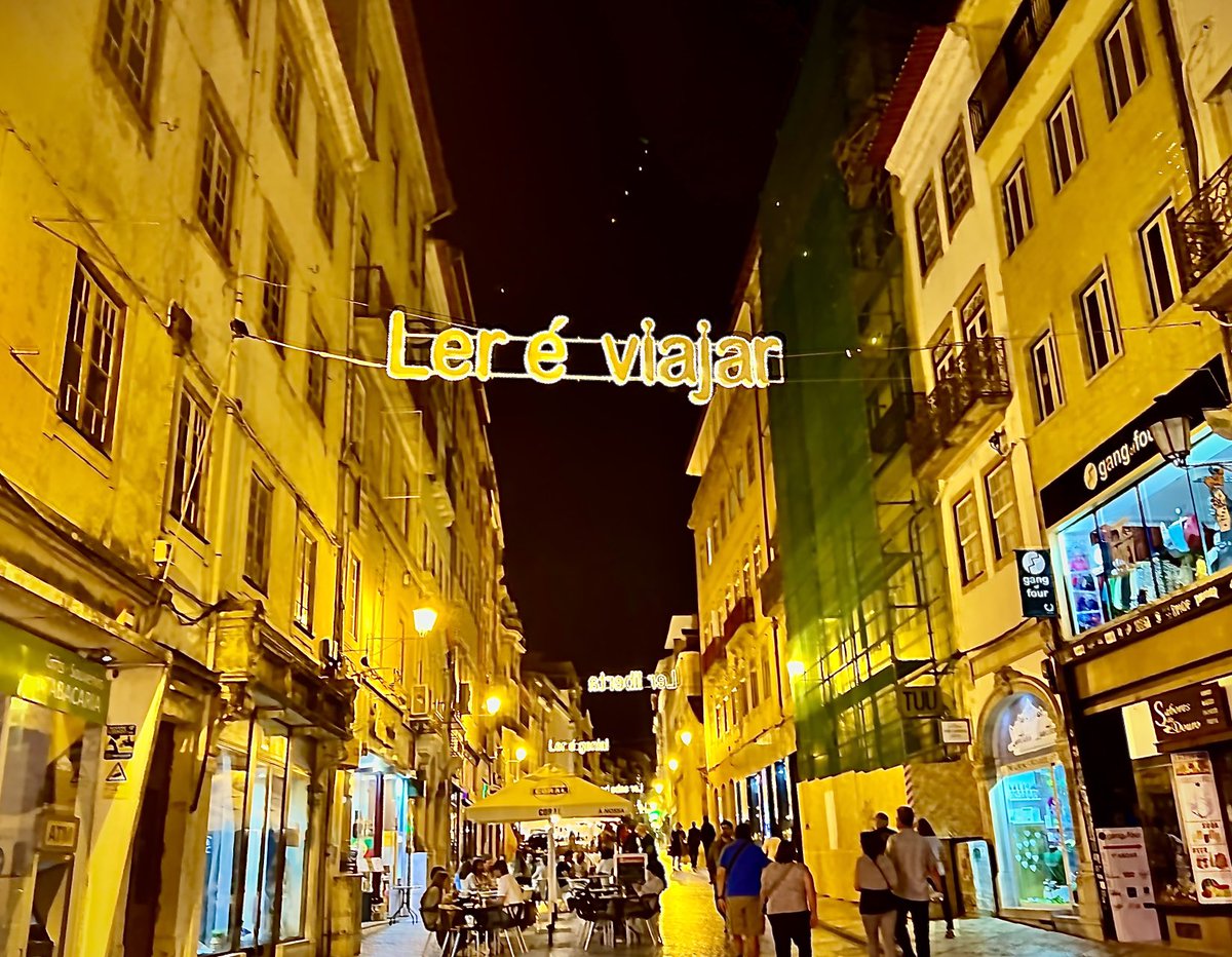stevewright64's tweet photo. Ler e viajar — read and travel — Portuguese words to live by. Round about midnight on Rua Ferreira Borges em Coimbra. It is the main shopping street in the ancient university town. #streetphotographer #coimbra #portugal #ruaferreiraborges #LerEViajar #ReadAndTravel #urban #europe https://t.co/uVrPKTf0As