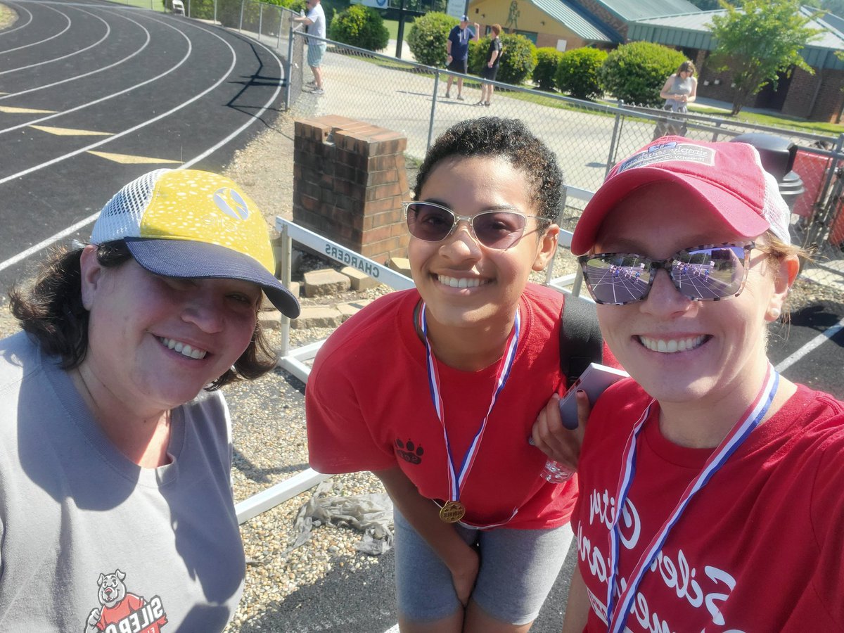 SCEBulldogs's tweet photo. We represented at the Exceptional Strides for Exceptional 5K today! #OneChatham #OneSCE https://t.co/uPOIDfLtsz