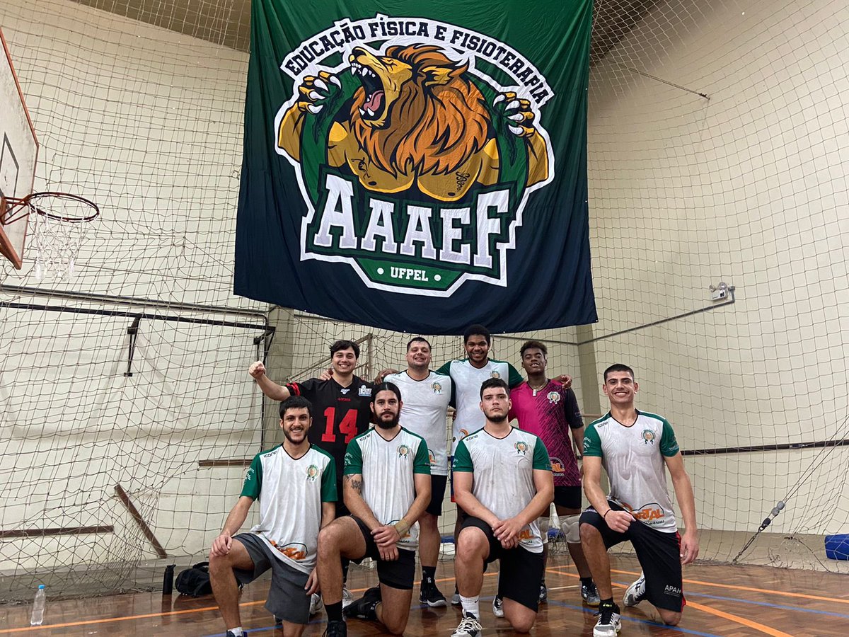 aaaefufpel's tweet photo. Passados dois sábados de muito handebol, vamos aos resultados:
ESEF campeã da copa leão de handebol feminino.
ESSF campeã da copa peru de handebol masculino.
Parabéns aos envolvidos e à todos os atletas, mais dois canecos em casa!! A ESEF INCOMODA!!! 🦁🖤💚 https://t.co/la6o4FUfaA