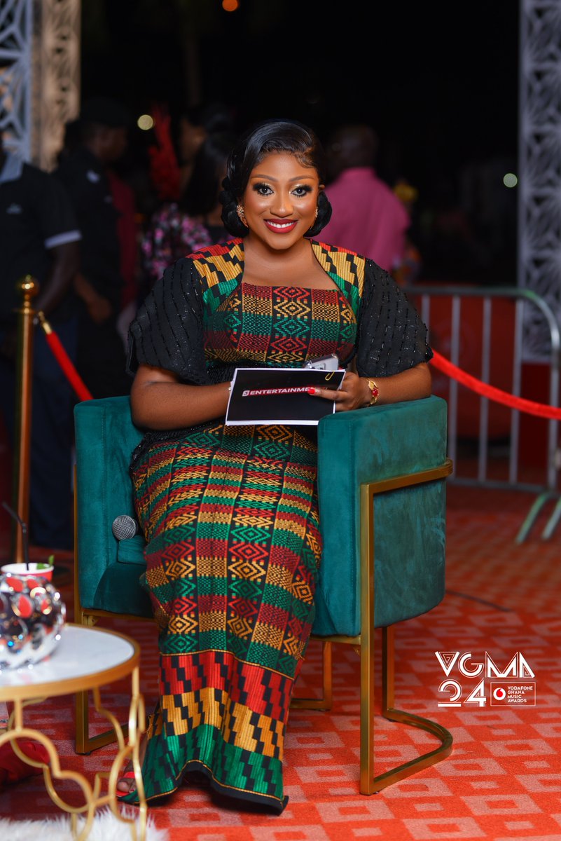 Trendz_233's tweet photo. #24thVGMA:  Spectacular spots on the red carpet https://t.co/FvzLVBtQVe