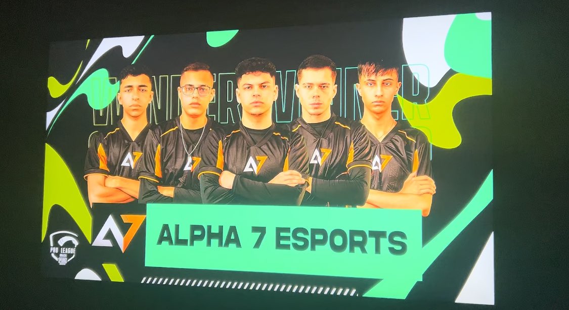 EdmarjuniorA7's tweet photo. Alpha7 ganhando duas quedas seguidas novamente não surpreende a torcida laranja! Provavelmente até jogando com os olhos vendados conseguem vencer. Ou talvez isso já tenha acontecido nessa PMPL, não duvido. #PMPLBR #GOA7 🧡 https://t.co/Z4QPiELc6K
