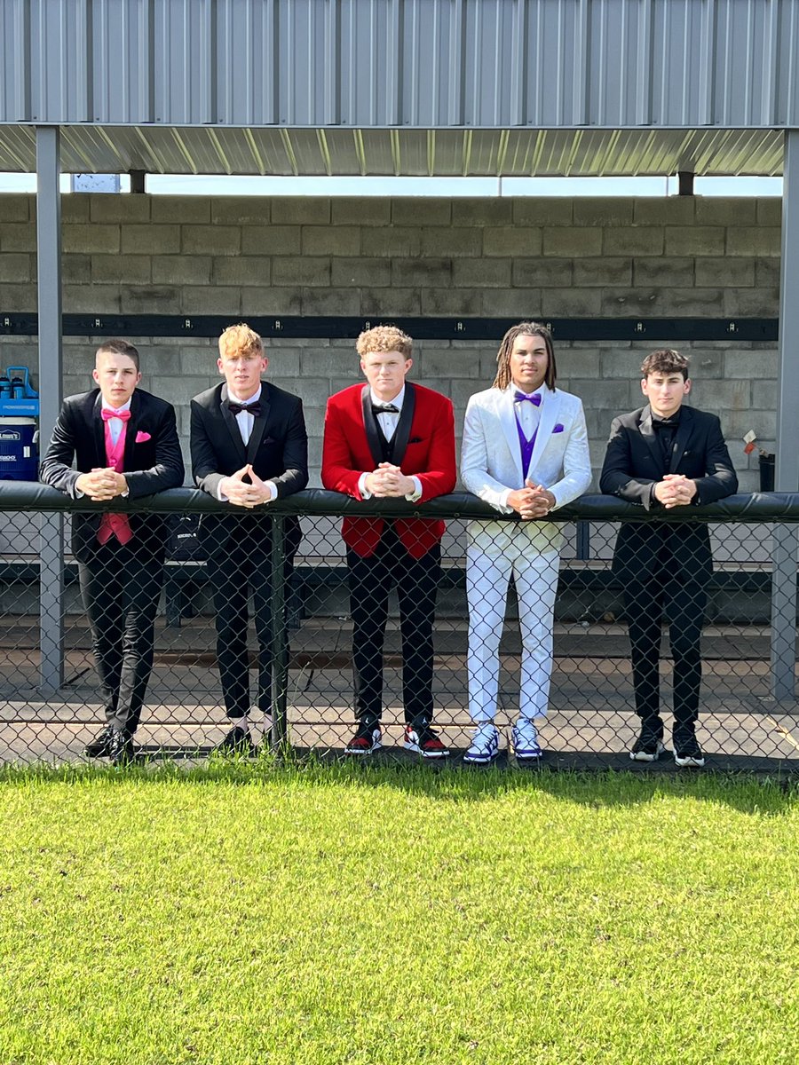 VBSDbaseball's tweet photo. Looking good for Prom Class of 2023! https://t.co/kbvdTeJbnb