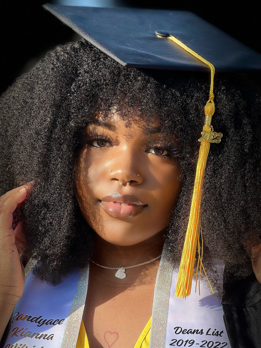 “If you dream it, you can do it” 
-
-
It’s now officially one week till I graduate. Thank you Prairie View A&M University for the last 4 years… it’s been the best💛👩🏾‍🎓#SigningOut #bigGRAD