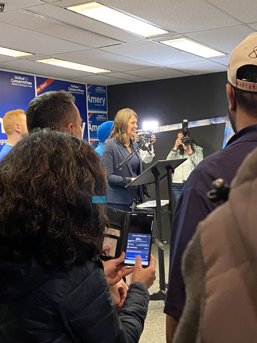 LukaszukAB's tweet photo. .@AbDanielleSmith smiling, enjoying a splendid buffet with ice sculptures, raising cash for UCP, while Albertans are evacuated, losing homes and firefighters risking their lives.
Cabinet meeting delayed till after the party. No rush to seek help from Ottawa.
#ableg #ABfire #yyc https://t.co/FIOd4nVJuJ