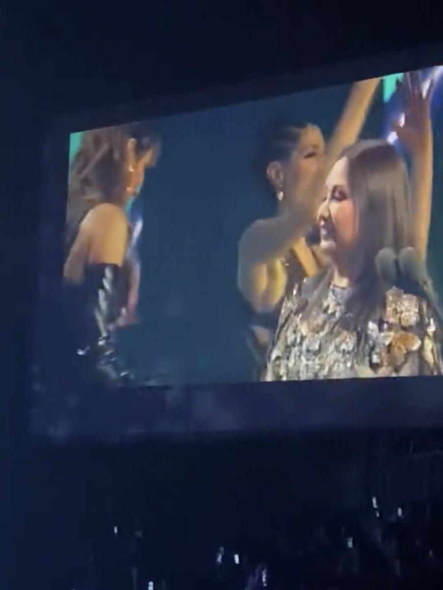 Amalia 🌙 on Twitter "LA REINA ANA GABRIEL HOMENAJEADA COMO AnaGabrielLeyendaViviente en los