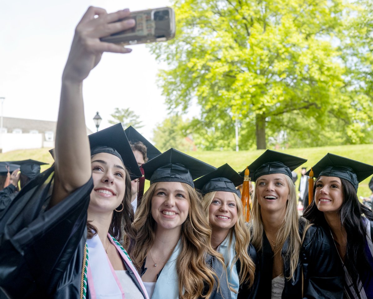 ohiou's tweet photo. ✅ Undergrad Commencement

Congrats Bobcats, and welcome to the @OHIOAlumni family! 🎓

#OHIOgrad2023 | #ForeverOHIO https://t.co/V1H3THAq7W