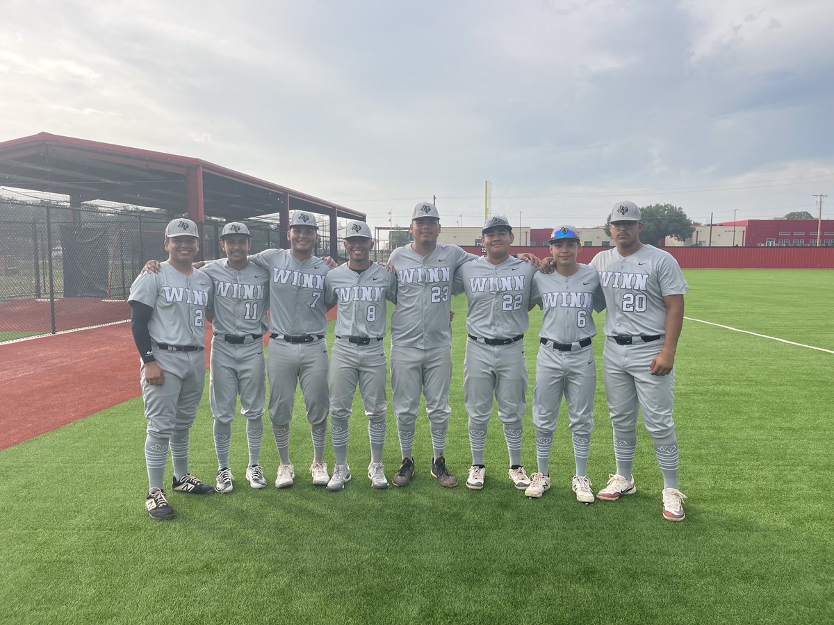 CoachRoiz's tweet photo. We want to start by saying Thank you to our seniors for all the hard and dedication! To the Mavericks Team congratulations on a 21-10 season and making the playoffs! Seniors we want to wish nothing but the best on your future endeavors and always remember once a Maverick always 1 https://t.co/IzmcyshlXJ
