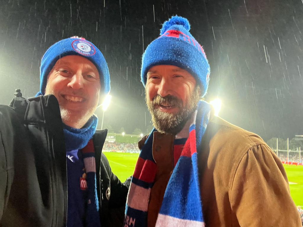 StewartFishwick's tweet photo. Brief trip to Aus... Day 1 - orienteering in the morning, then footy at Manuka in the evening. Go Doggies! https://t.co/bxjpPgeGKJ