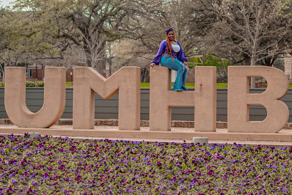 NyaaMitchell's tweet photo. TODAY’S THE DAY #UMHBGRAD https://t.co/2gdX7PGgYQ