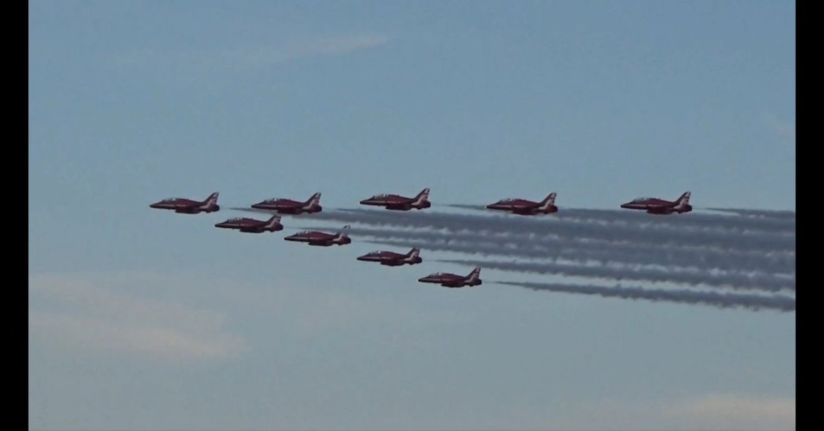 The_King_A380's tweet image. #RedArrows #Niceairport #BAeHawk #NiceMatin
Les Red Arrows en fin de journée