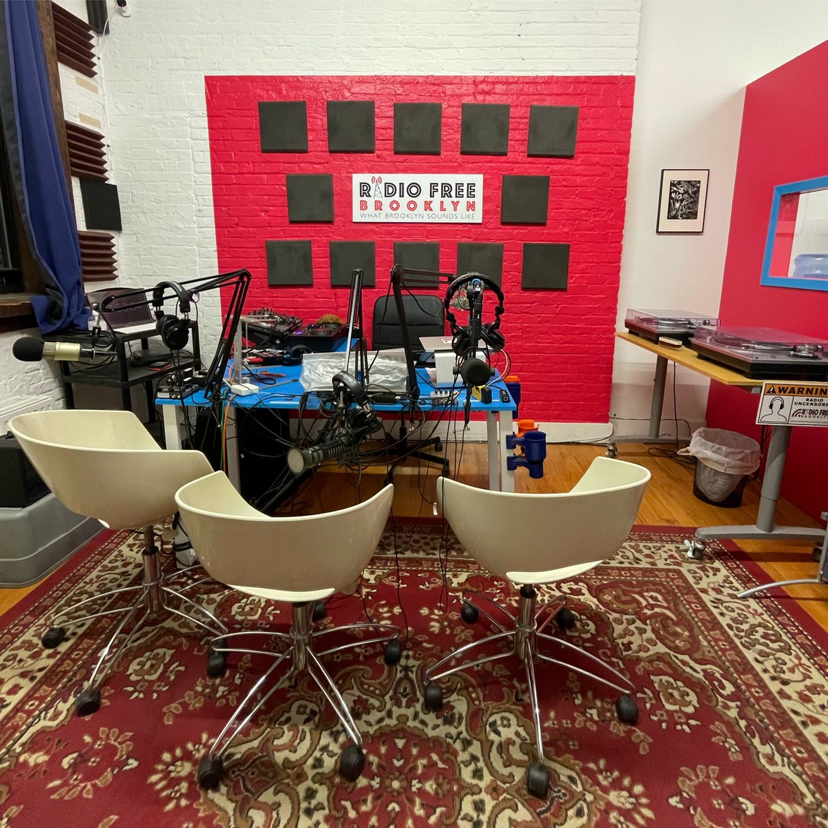 TheCircuitRadio's tweet photo. Havin a jazzy little party on tonight’s show. Join me on The Circuit from 8pm on @radiofreebk for tunes from the lineup of this year’s @jazzfest taking place right this very weekend in New Orleans. https://t.co/a8Np76VMll

🎺 + 🪗 + 🎸+ 🪗 https://t.co/DBj9EzuPbt