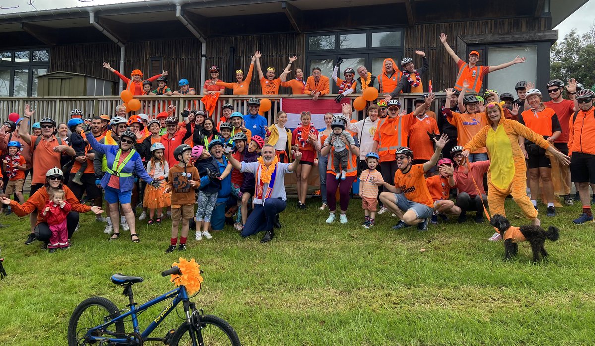 ArdvanderVorst's tweet photo. #DutchWeek🇳🇱🇳🇿🧡
Final day! 
Good morning Auckland. 
Joining the #OrangeBikeRide! During #DutchWeek 11 bike rides all over NZ were organised by the #Netherlands community, promoting cycling as the sustainable transport and fun option for New Zealand! 
#ClimateAction #NLinNZ https://t.co/BMUugv37sY