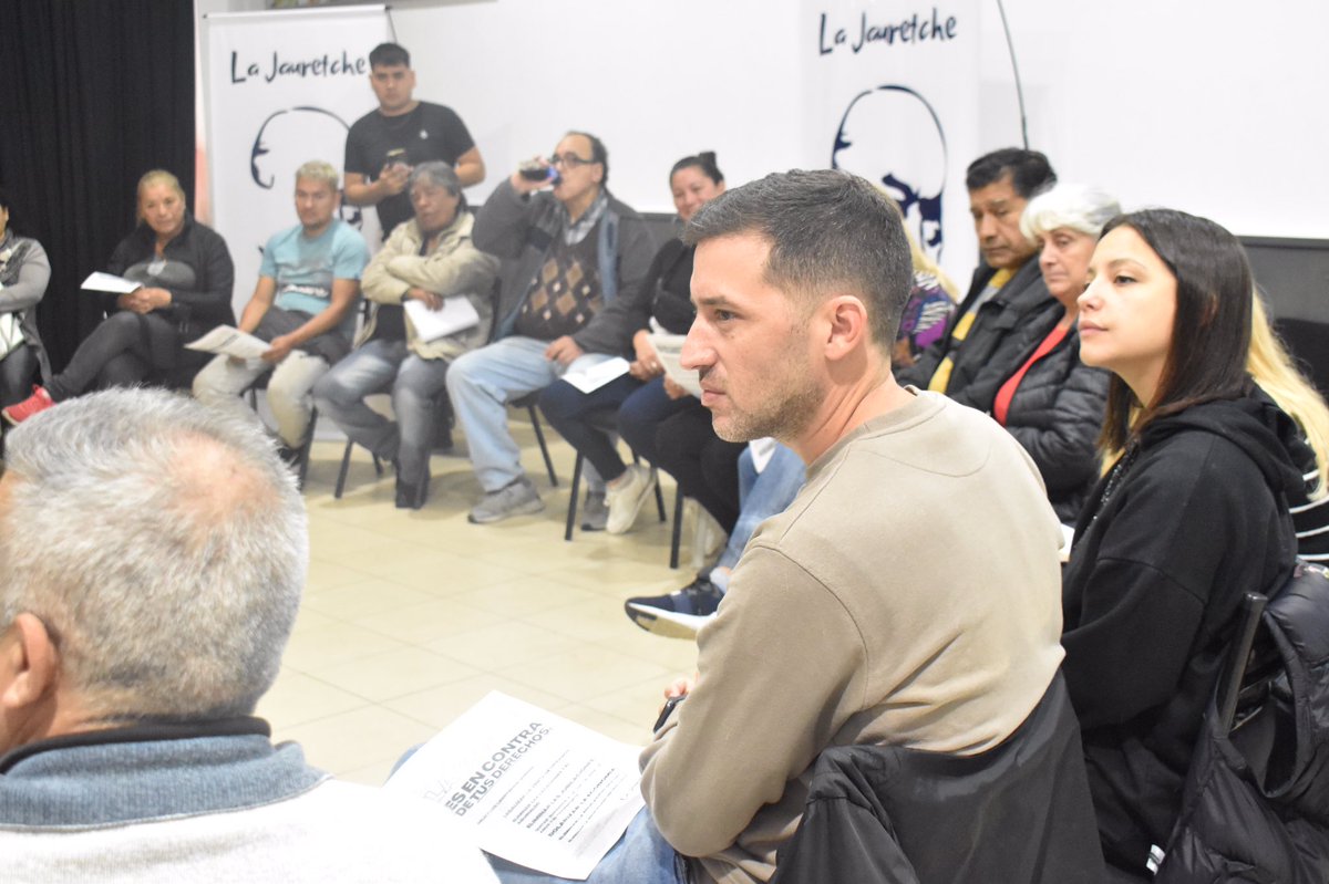 lajauretchee's tweet photo. Debate y campaña “No es contra la casta, es contra de tus derechos”❌

Llevamos adelante una campaña para concientizar sobre las consecuencias desastrosas que acarrearían la implementación de las políticas propuestas por los Libertarios y Milei. 

#Elneoliberalismonuncamas https://t.co/SSH7C7E2xH