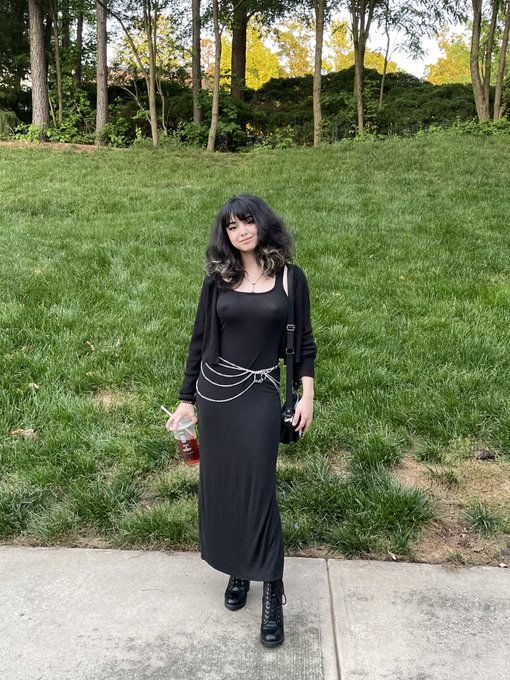out to have some fun !! 🖤am i overdressed ?🥺 https://t.co/dxyxjJViiM