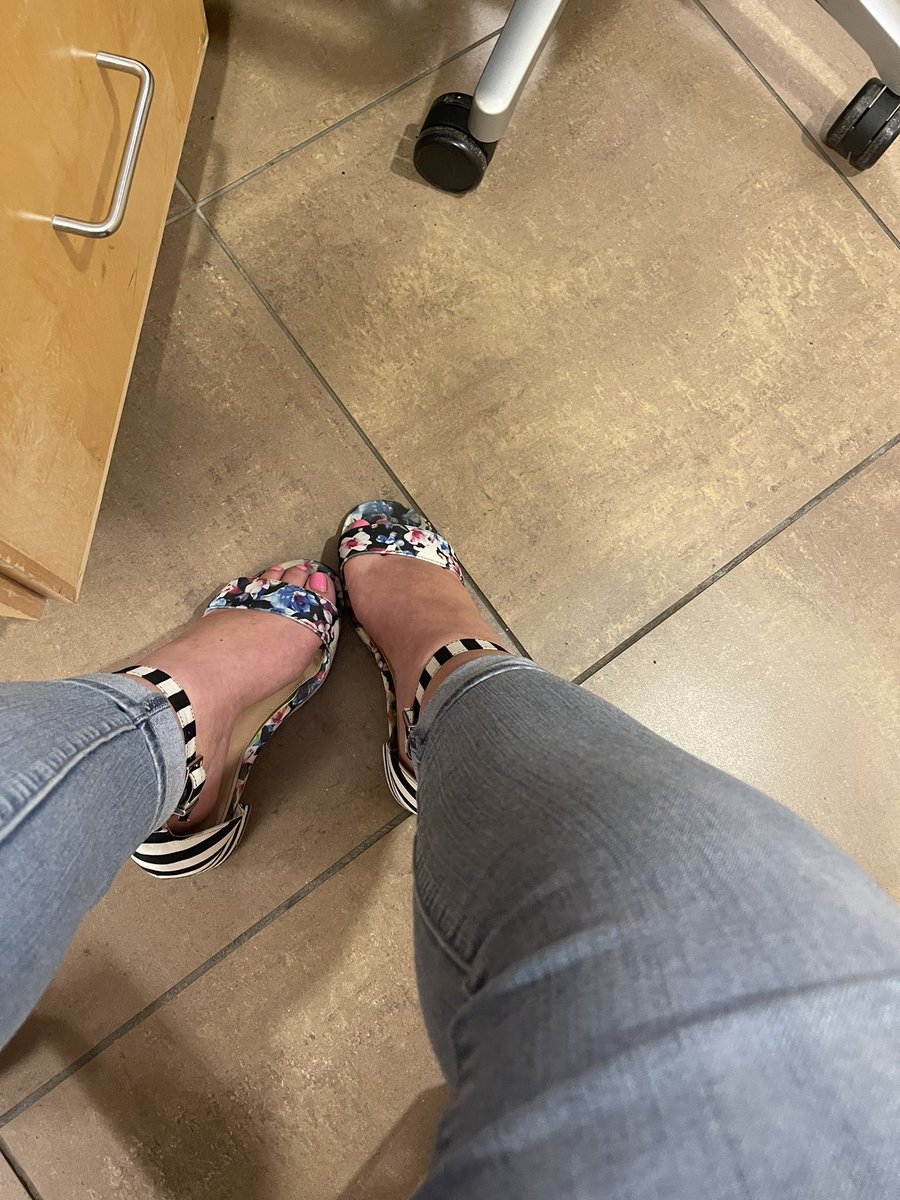 Toe2To's tweet photo. My cute toes!!! #feet_pic #feetseller #toes #feetfinder https://t.co/Z0tCOWyZqr