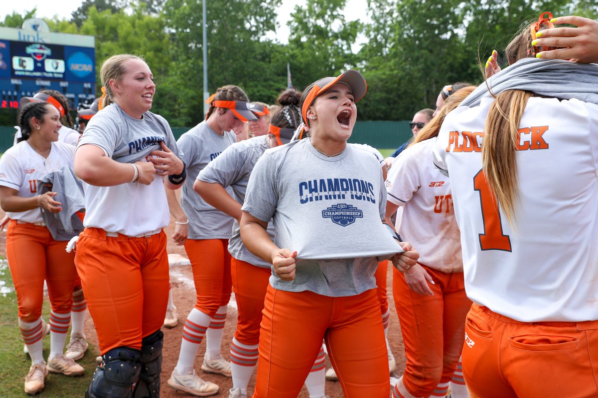 LoneStarConf's tweet image. Your 2023 #LSCsoft Tournament Champions: @uttylerpatriots. 🥎🏆

📷 | @LangWhitePhoto