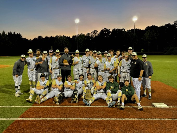 The 2023 Titans finished their season 28-9. Region Champs, nationally ranked all season, a trip to the USA Baseball NHSI, and 5 outs away from bringing the final 4 back to BT. One of the finest group of seniors to ever wear the BT uni, you are what BT Baseball is all about.