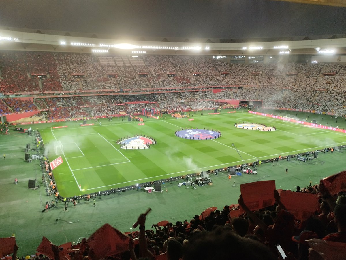 Este estadio debería estar prohibido para la práctica de fútbol.....la entrada ha sido caótica,
el servicio de bar una pena y carisimo