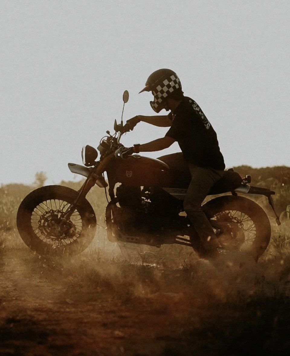 MUTTMOTORCYCLE1's tweet photo. RAZORBACK
Good photo share!
#repost
https://t.co/aH0K1tYy4H
#rs13
#hilts250
#fsr
#mutt #fatsabbath #hilts125 #mutters #muttmotorcycles #rs13 #マットモーターサイクルズ #rs13125 #125bike #caferacer #カフェレーサー #mongrel125 #250ccbike #mastif250 https://t.co/HvWyOm8apP