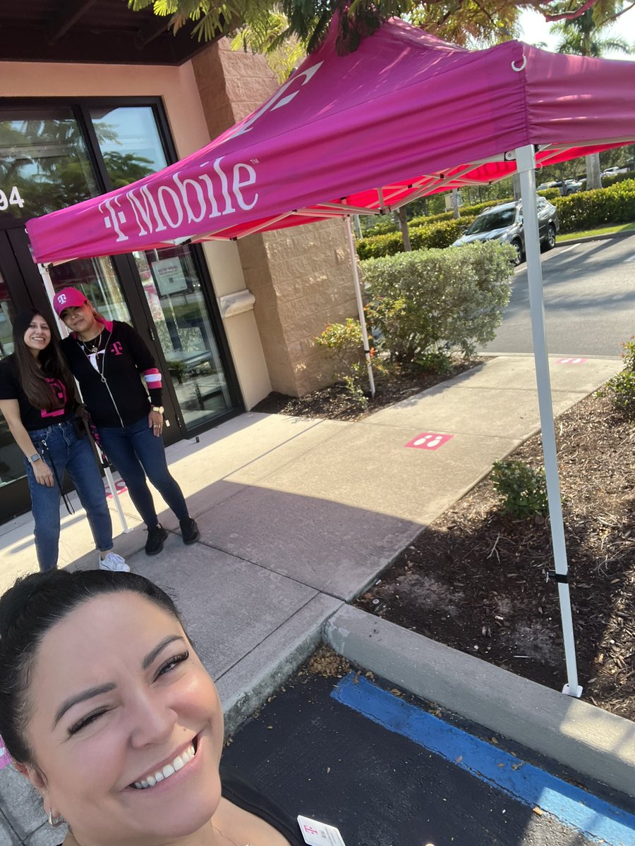 Come see us at #GulfCoastTownCenter in Ft Myers for our May #CustomerAppreciationDay! 
Ps: We appreciate you every day ☺️
#TMobile #CustomerObsessed