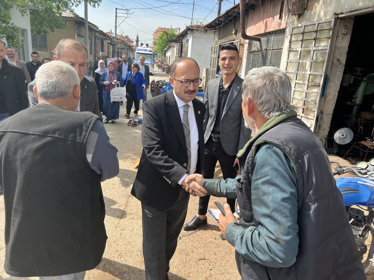 OsmanMesten16's tweet photo. .@akpartibrs Sahada
@16AkYenisehir Sahada

📌 Seçim 2023
📍 Yenişehir

> Sanayi Caddesi selamlaşma 
> Eski Sanayi selamlaşma 
> Baba Sultan Camii ikindi buluşması
> Ali Can Caddesi selamlaşma 

#DoğrusuAKParti
#TürkiyeYüzyılıİçinDoğruZamanDoğruAdam
#DoğruAdımlarlaYolaDevam https://t.co/j0hMmv1ehM