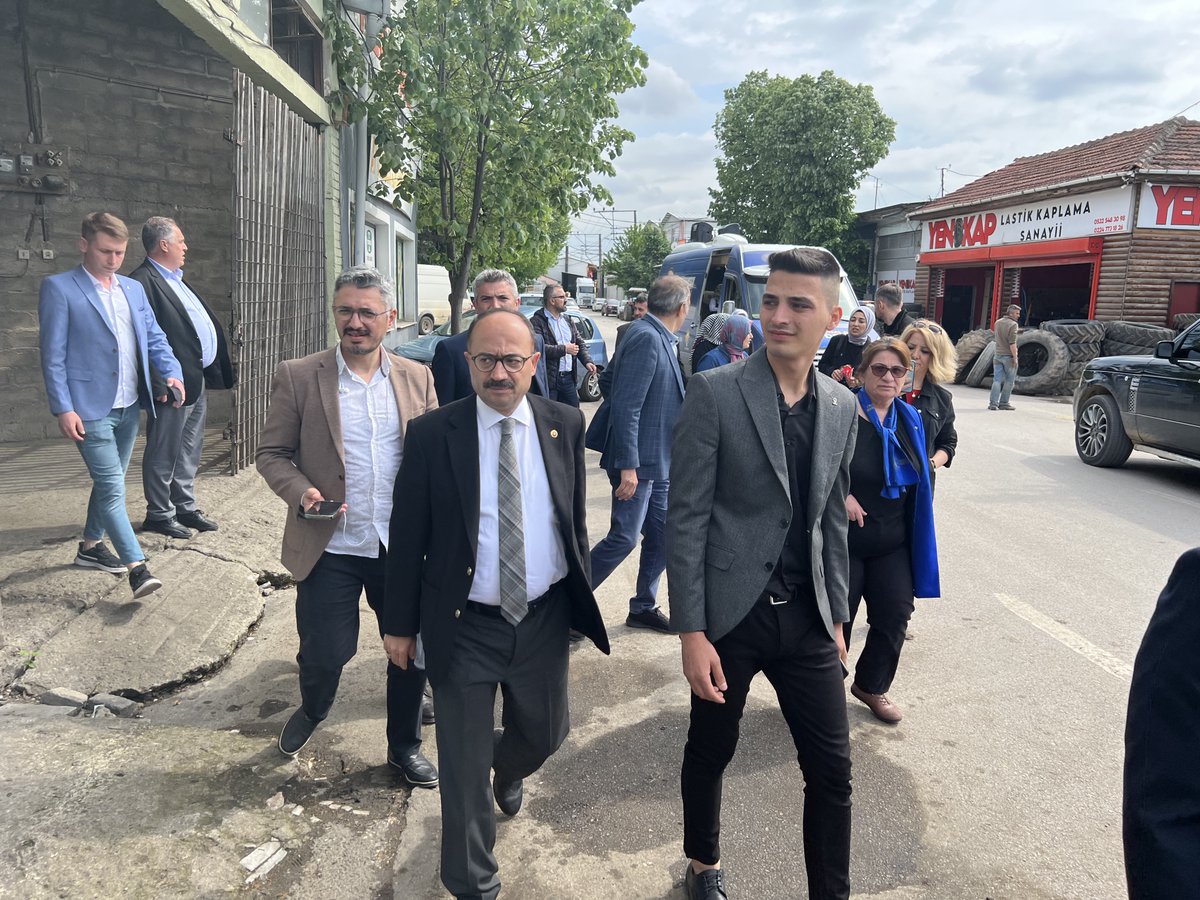 OsmanMesten16's tweet photo. .@akpartibrs Sahada
@16AkYenisehir Sahada

📌 Seçim 2023
📍 Yenişehir

> Sanayi Caddesi selamlaşma 
> Eski Sanayi selamlaşma 
> Baba Sultan Camii ikindi buluşması
> Ali Can Caddesi selamlaşma 

#DoğrusuAKParti
#TürkiyeYüzyılıİçinDoğruZamanDoğruAdam
#DoğruAdımlarlaYolaDevam https://t.co/j0hMmv1ehM