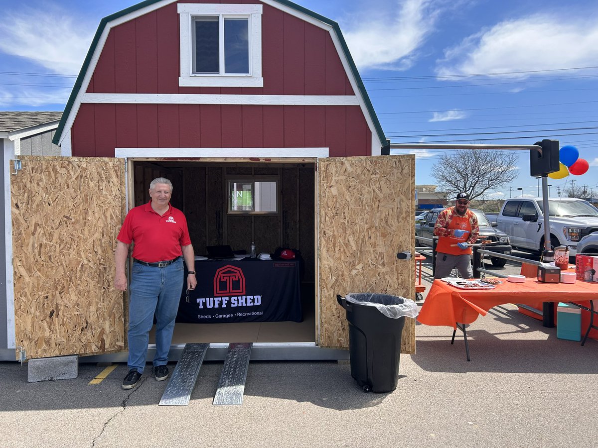 Enjoying this beautiful day with our service providers!!! <a href="/Nieeeece/">Denise Smith</a> @PatMorgan1286 <a href="/jarrod_1286/">Jarrod</a> <a href="/THDEmilyB/">Emily</a> <a href="/LBreauSBUX/">Linda</a>