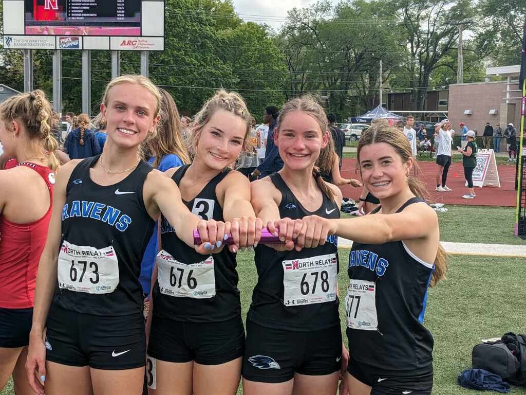 ONWRavensTF's tweet photo. The boys and girls 4x800m Relays kicked off the night with some ridiculous performances!  Both teams improving drastically &amp; finishing in 4th place. Congrats to the Boys team of Kuhl, Hudnall, Eckert and Norris.  And the girls team of Lewis, Schneider, Primavera and Norris. https://t.co/cIMZQZ2Zmb