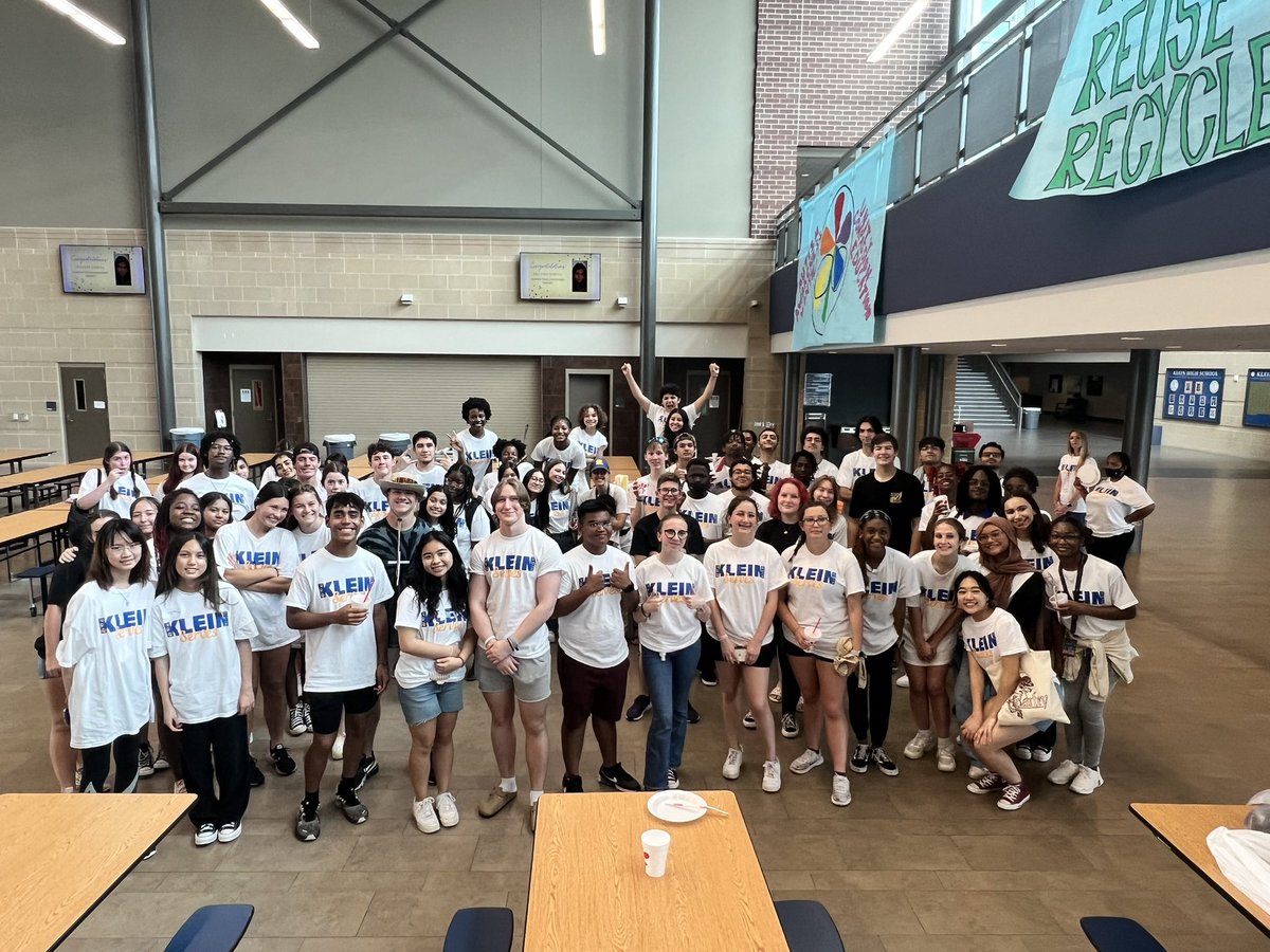 Our @KleinHigh @KleinHighServes day of service was a huge success because our amazing community partners. Thank you to @ActionWearPlus @RepairOne @smallcakestomball @HEB @HomeDepot @PhillipsEdison @chickfila1960