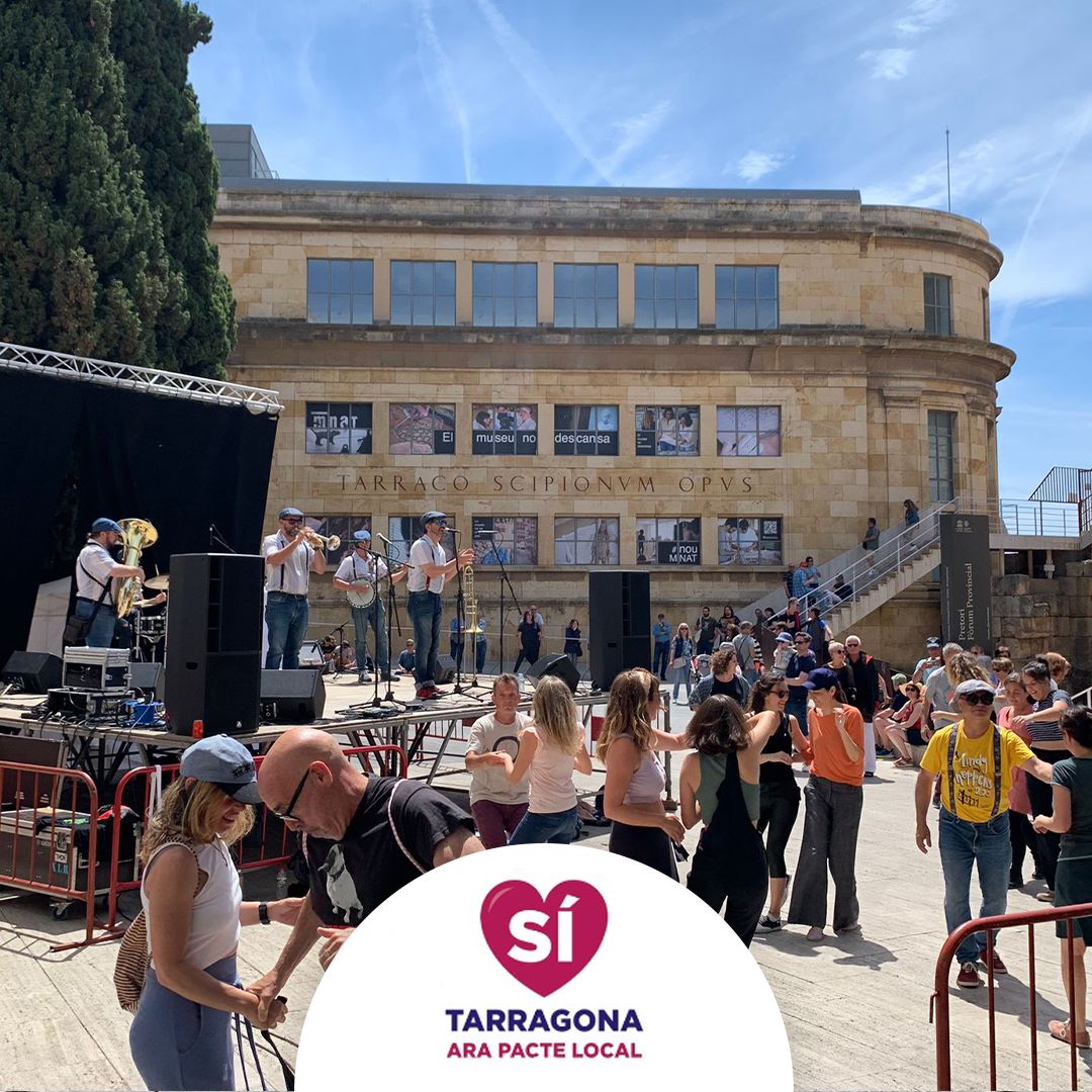 sitarragona_cat's tweet image. ❤ La vida al carrer és cultura. Aquest matí  hem gaudit del Dixieland a la pl. del Rei. Des de #SiTarragona seguim compromesos amb la promoció cultural en tots els racons de la ciutat. 

🤝 Gràcies Dídac Nadal pel teu suport i empenta en aquest camí!

#DespertaTarragona #cultura