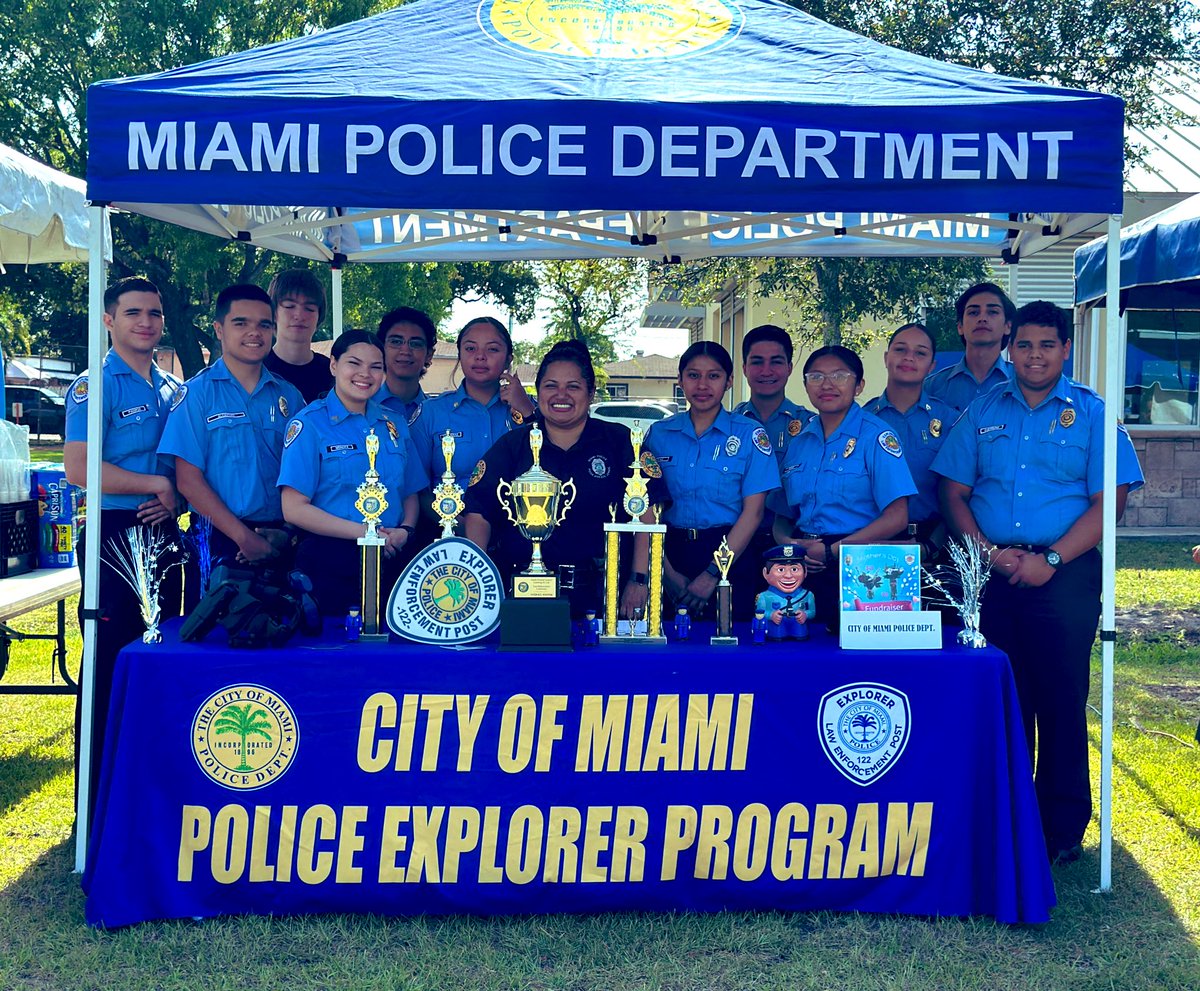 AlbertGuerraMPD's tweet photo. @MiamiPD's Community Engagement was in full effect today with a @Manolo4Miami Summer kick off &amp; a @FrecklesMPD meet &amp; Greet. Thank you to all who came by and shared in the fun. @CityofMiami @SabinaCovo  @MiamiDadePD @CarlaGonzalez12 @Marlins https://t.co/fJ4rZYoK6I