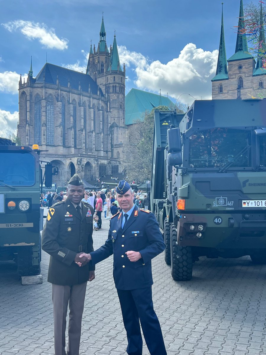 21stTSCCG's tweet photo. Rock-Solid partnership!! Honored to celebrate with MG @Gerald_Funke and the Bundeswehr Logistics Command’s 10 Year Anniversary in Erfurt! @USArmyEURAF @SKB_JSES @US_EUCOM @NATO
#FirstInSupport!
#StrongerTogether!
#WeAreNATO! https://t.co/H8yd7EXvbE