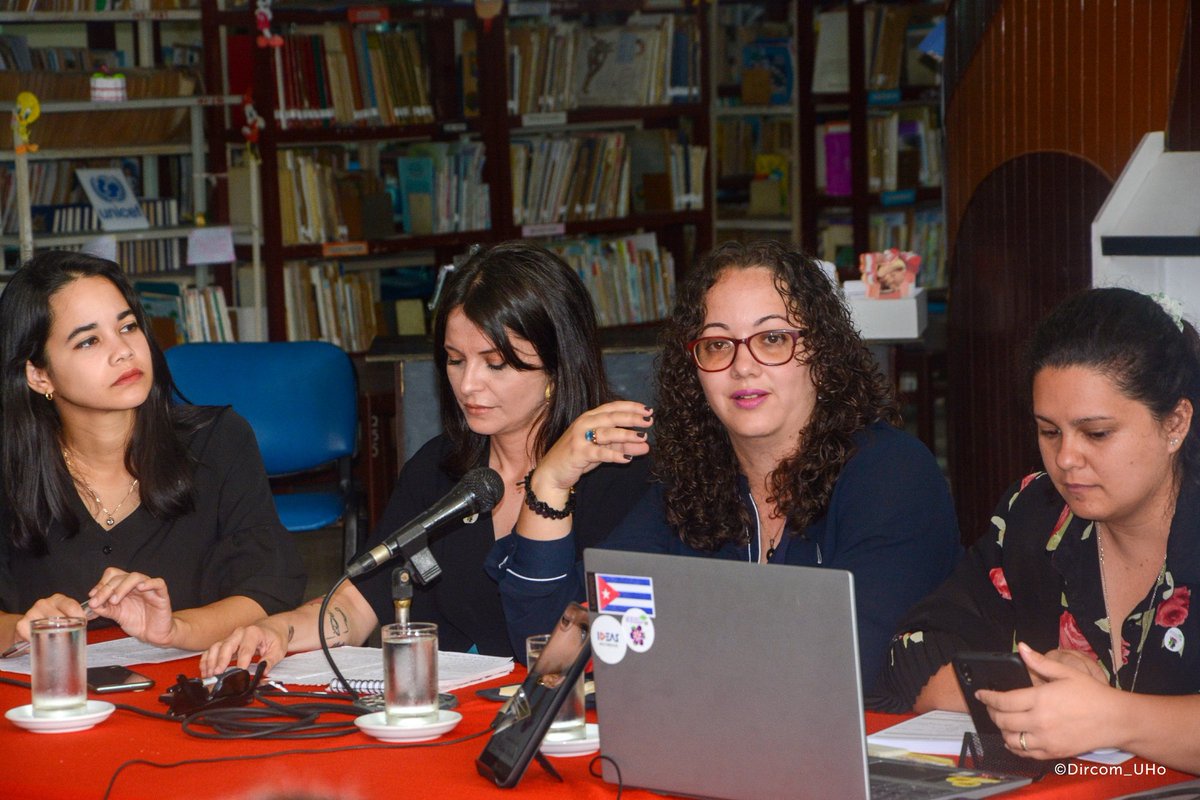 Seguimo de #RomeríasDeMayo. En la mañana de hoy, el panel "Mujeres en la Comunicación Política" con varios invitados de lujo.

Esto sigue... romerias aún no acaba😉

<a href="/Ana_Hurtado86/">Ana Hurtado</a> <a href="/AnabelNaranjoP4/">Anabel Naranjo Paz</a> <a href="/LERuizM/">Luis Ernesto UHo 🇨🇺</a> <a href="/univholguinera/">UniversidadHolguin</a>