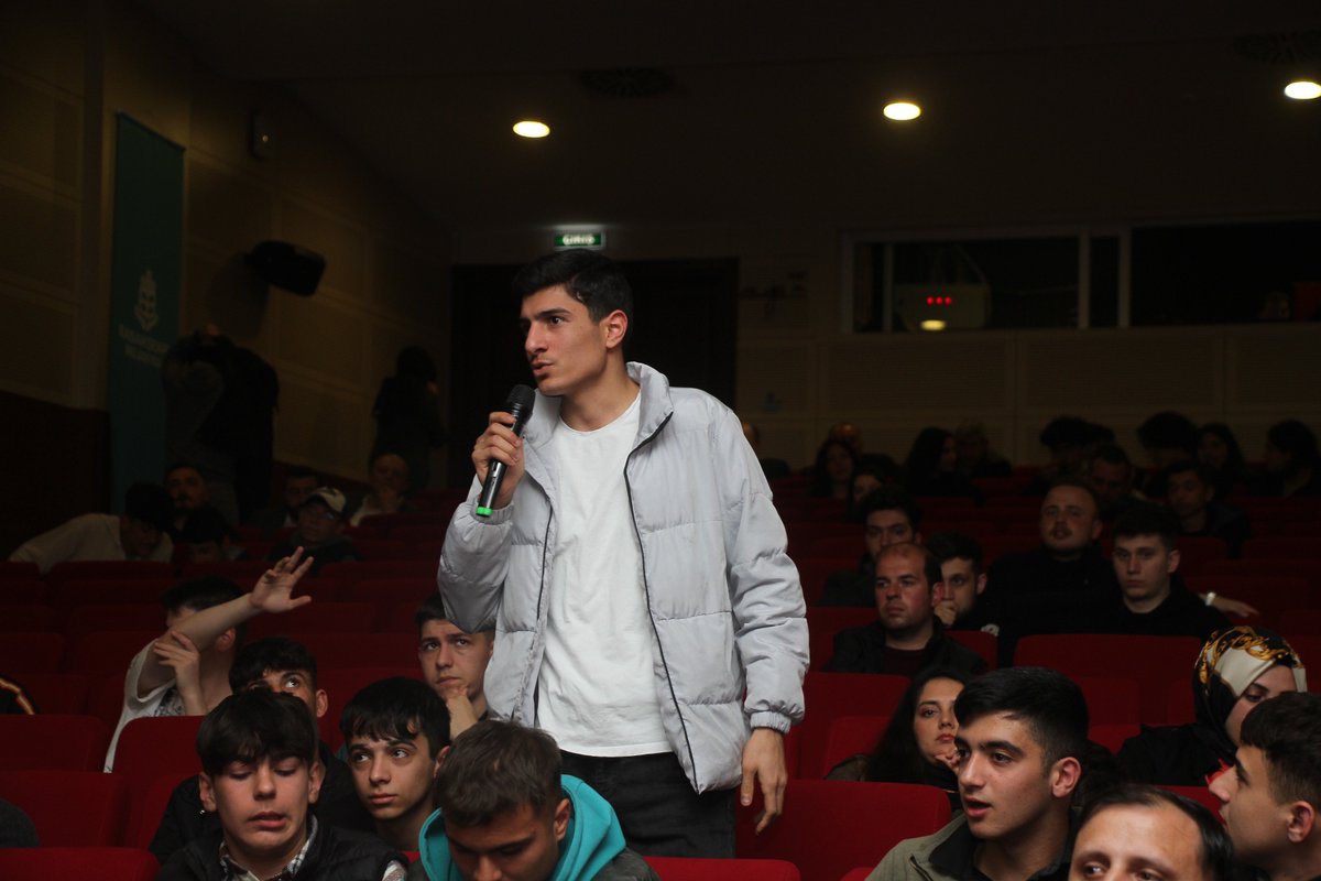 BasaksehirMhp's tweet photo. İlçe Başkanımız Sn. @fatihkelesogluu, Gençler Sor Gelsin temalı programda Başakşehir’imizin Kıymetli Gençleriyle bir araya geldi.

Görüyoruz ki gençlerimiz hazır, Biz hazırız. ☺️

@sertel_selim @_MHPistanbul_ https://t.co/X0PWjKA5aH