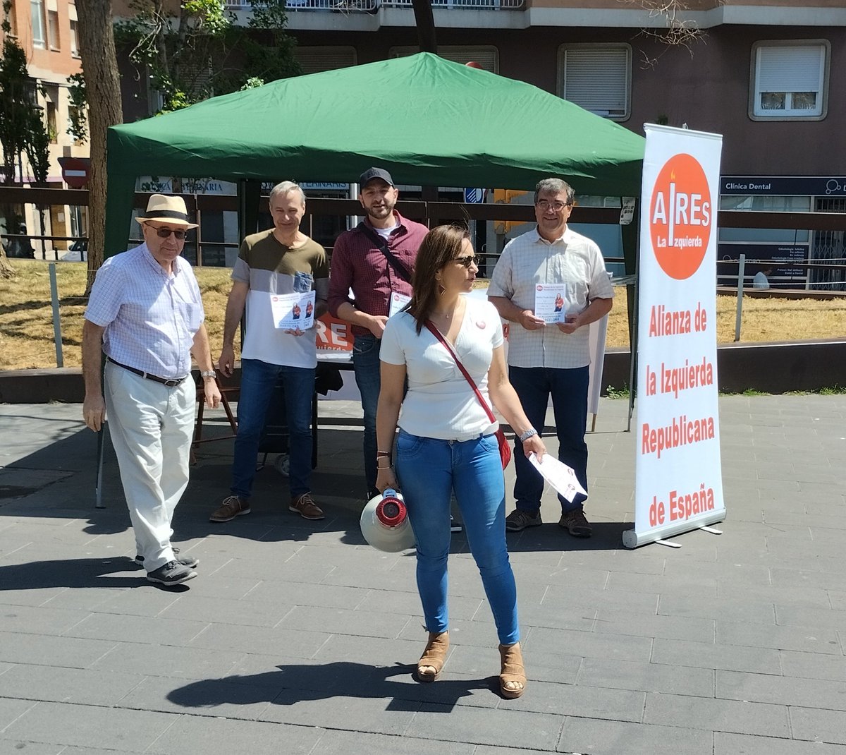 AireLaizquierda's tweet photo. Esta mañana en el barrio de Sants https://t.co/rNMUwVkUFS