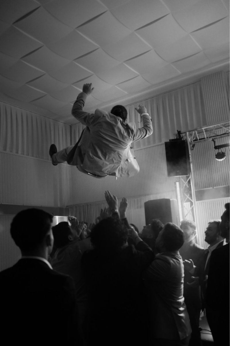 vsco's tweet photo. In flight.

Document split-second moments suspended within gravity's pull. Discover more inspiration from the VSCO community, and test your photographic timing: https://t.co/3rPLXQ2Mq6 

Images by nathanlau- &amp; danasnsk. #VSCO https://t.co/cT3tS0acZC