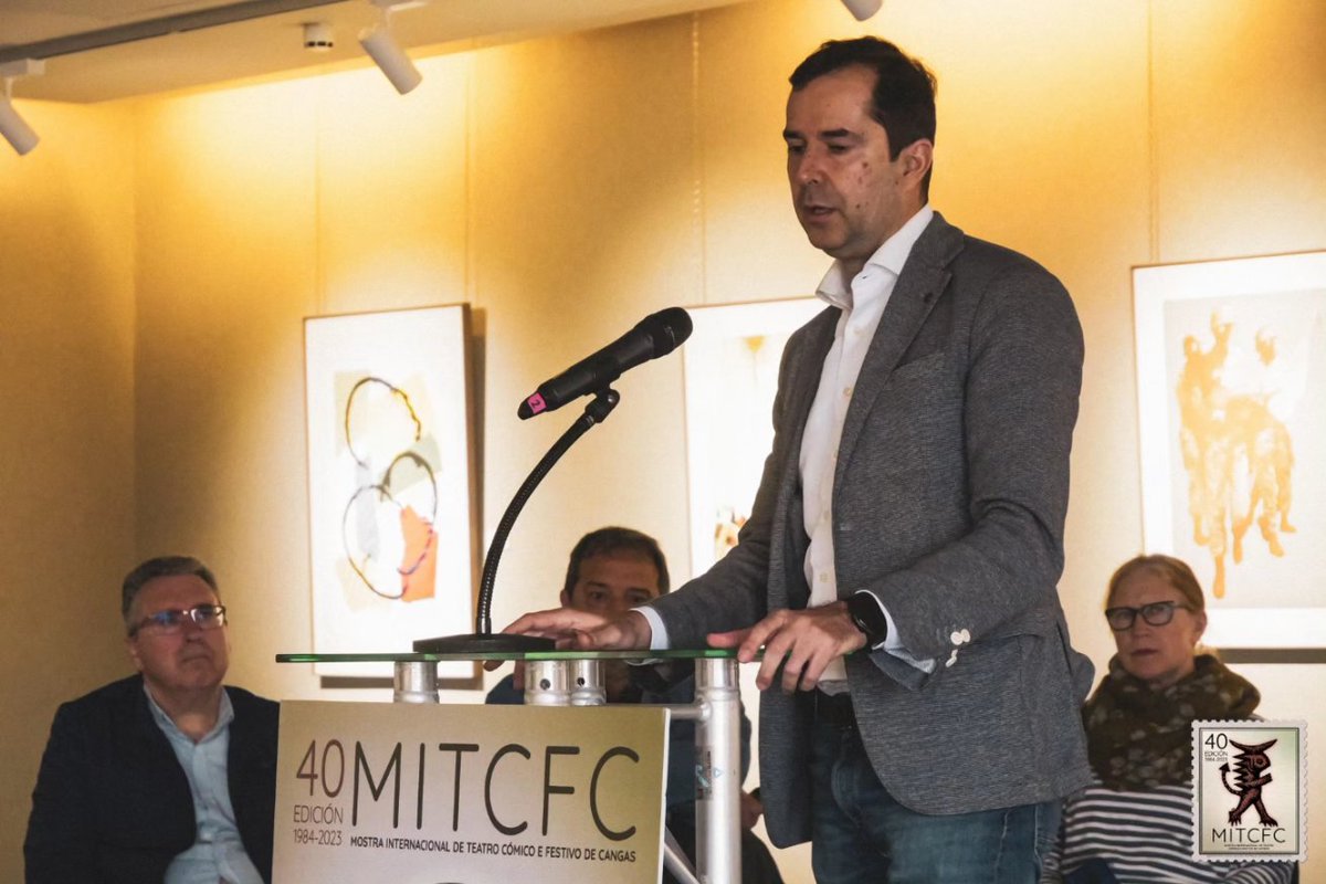 MITCFCangas's tweet image. 📷 Jacobo Sutil, director da #Agadic, na presentación da programación da 40 MITCFC 👇
🗣 "Cangas é, grazas á Mostra, a capital das artes escénicas do norte de España. É un evento imprescindible dentro da cultura galega". #Teatro #40mitcfc #cangas #mitcfc #40Mostra👇