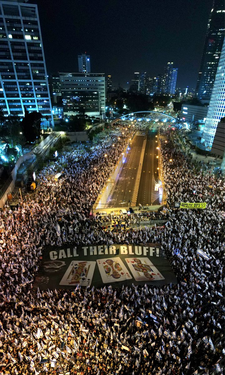 attilus's tweet photo. הפנטזיה של החורבניסטים שהמחאה דועכת נתקלת, שוב, במציאות. את הדמוקרטים אי אפשר להרדים יותר https://t.co/dSrCxVbO7l