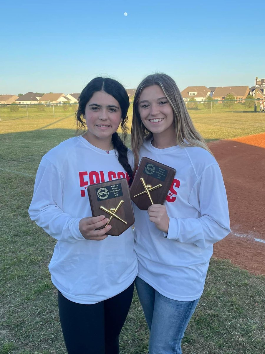SCMSoftball's tweet photo. Congratulations to two of our players for the awards they received on an outstanding season. Way to represent the Creek! @Kloe77softball @rileywillis https://t.co/9cwPHFRy6R
