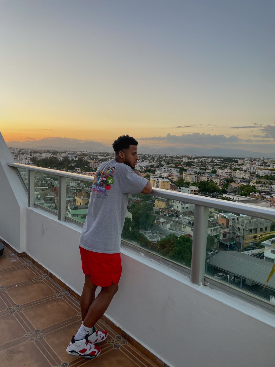 papiichampu_10's tweet photo. Proud of where I come from🇩🇴...hype about where I’m going https://t.co/7t9vofkAGW