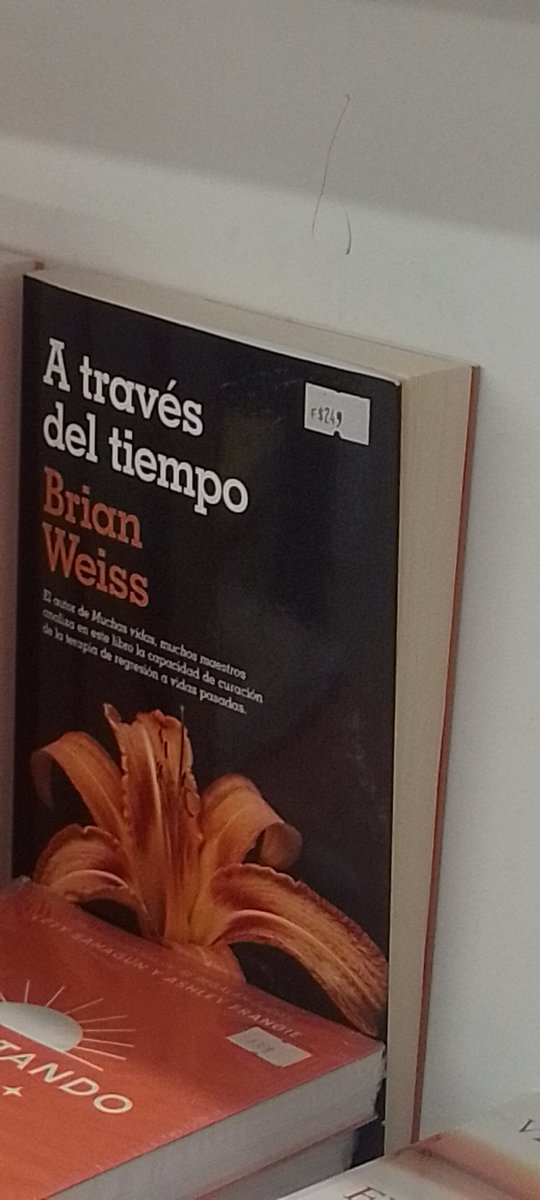 0_nixx's tweet photo. Pinche libro se burla de mí https://t.co/1Txpw8AWwi